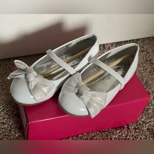 New Nina toddler girl white patent leather flats size 8